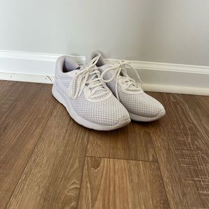 White Nike Tanjun Sneaker Size 7